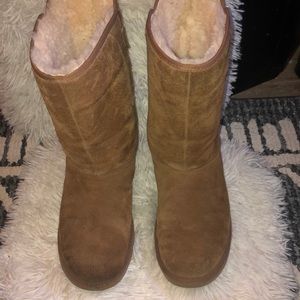 UGG Boots ( Pre-owned) women's size 9